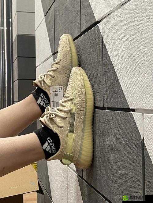 yeezy350 亚洲限定亚麻 2024 全新潮流演绎